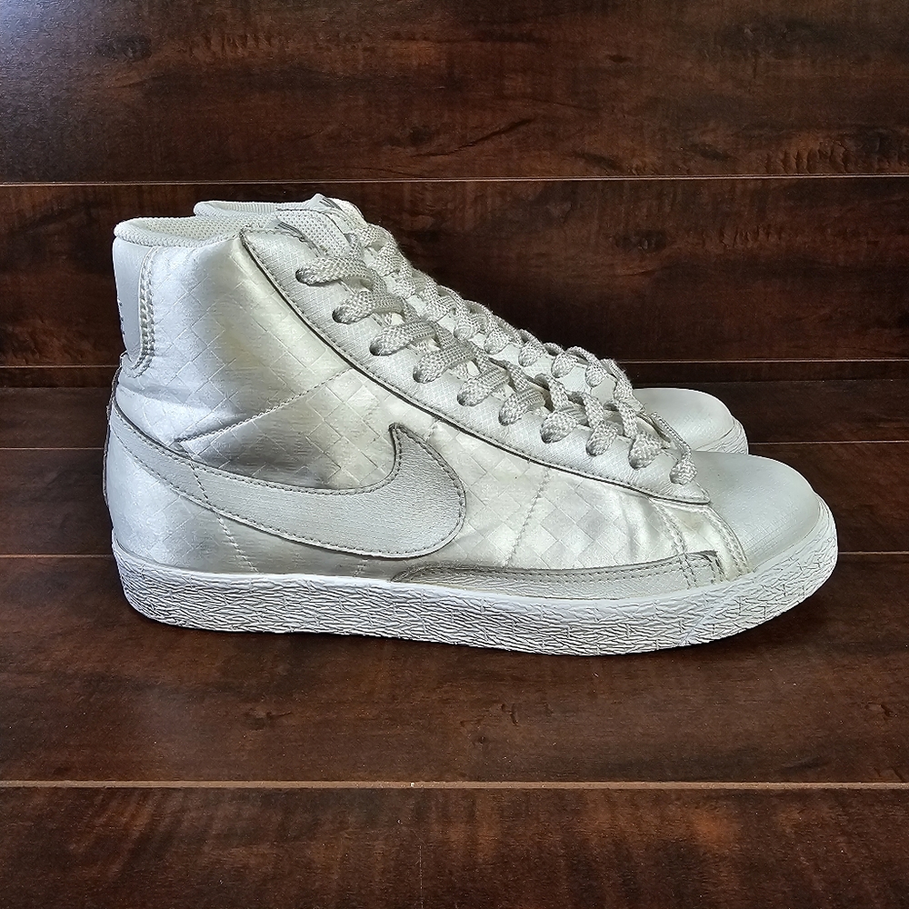 Nike Blazer High Pearlescent White Checkered Athletic Sneakers Womens Size 9